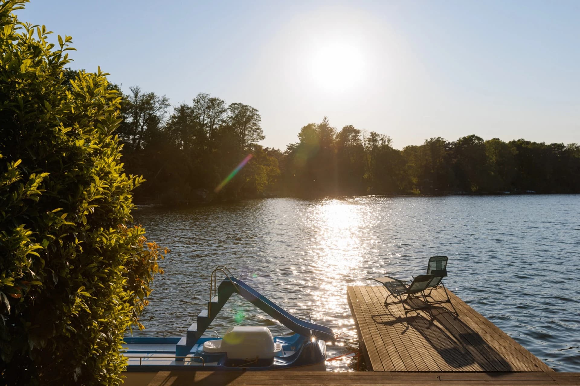 Steg und Boote, Sonnenlicht