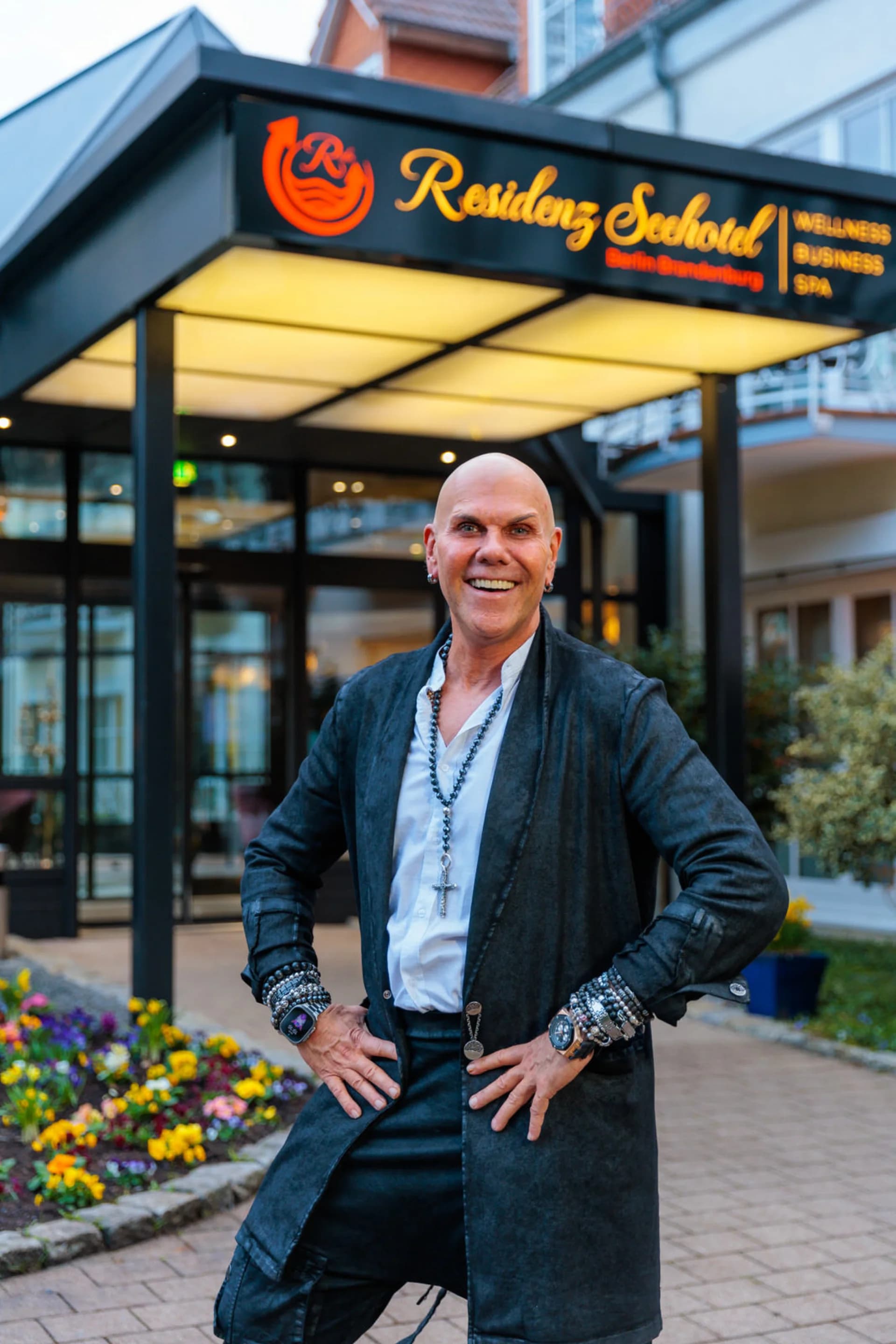 René Dost am Hotel